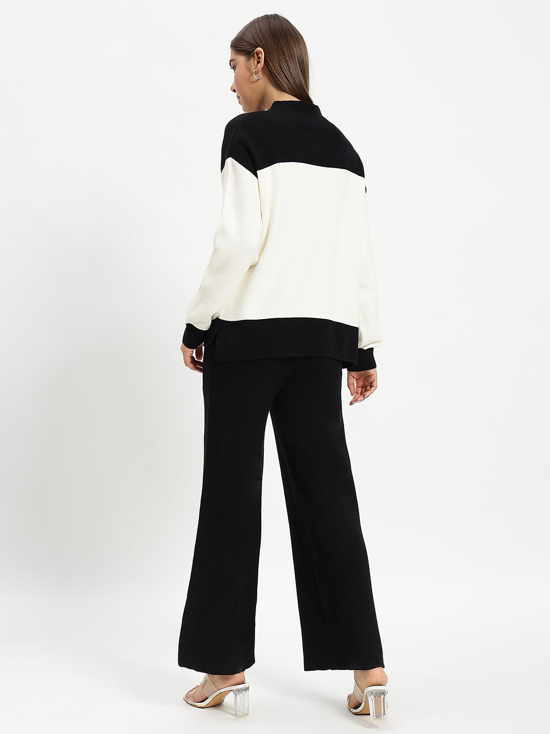 WOOLEN COORD WHITE AND BLACK