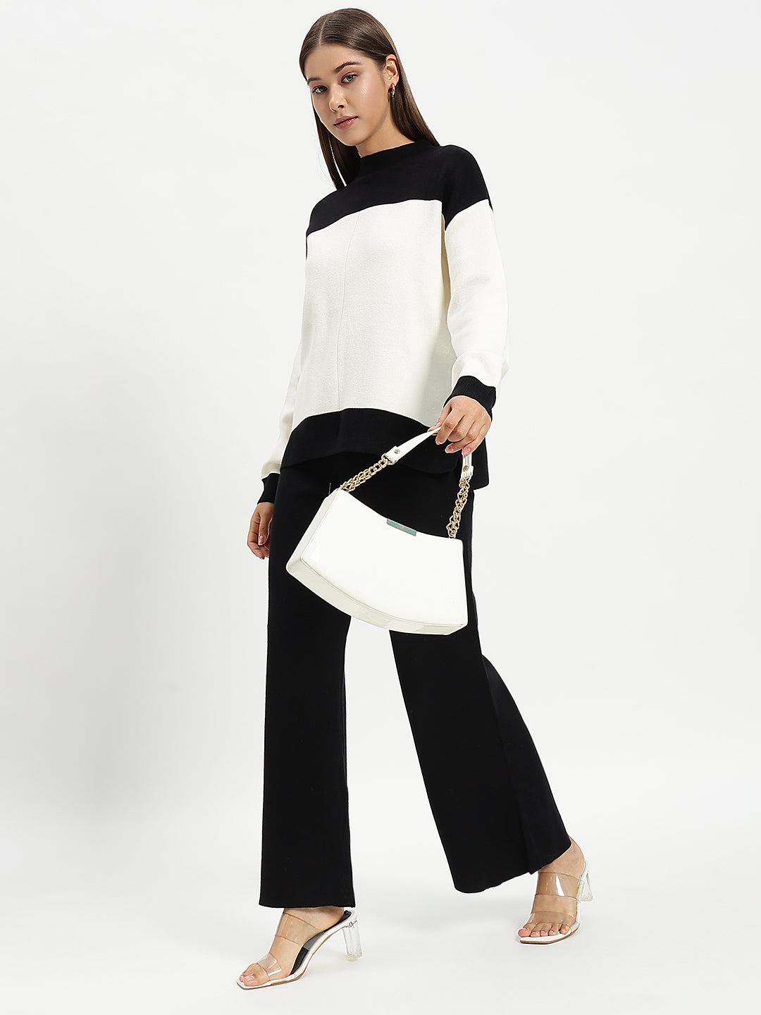 WOOLEN COORD WHITE AND BLACK