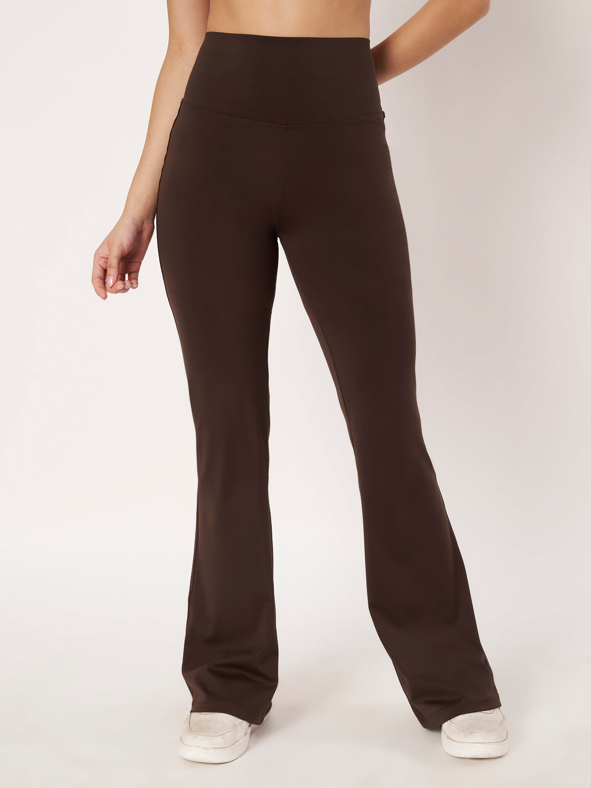 SEAMLESS FIT FLARE PANTS DARK BROWN