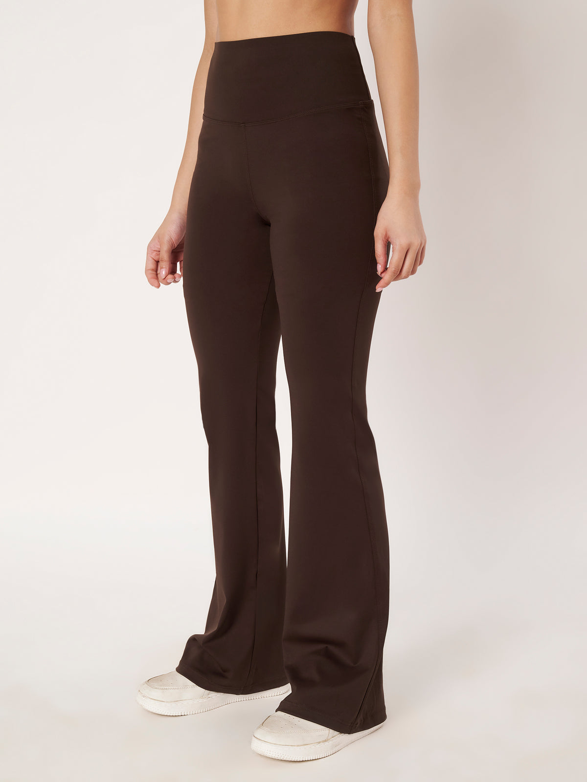 SEAMLESS FIT FLARE PANTS DARK BROWN