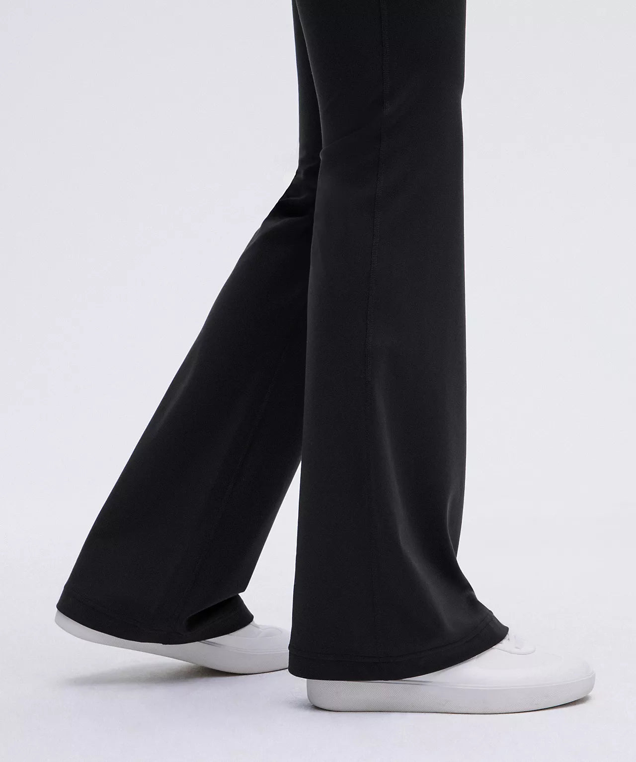 THE ULTIMATE FLARE PANTS BLACK